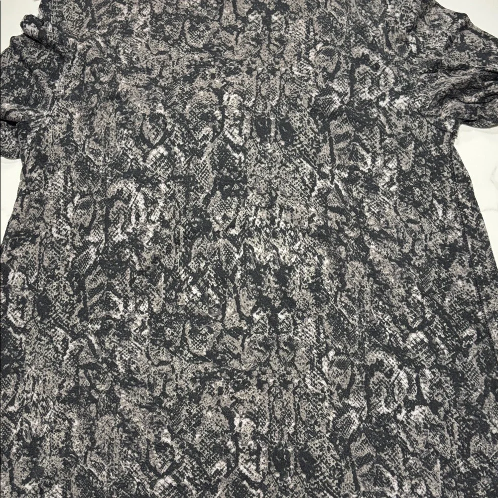 Simply Vera Intimates Elegant Black Gray  V neck Lace Women's Shirt Top M